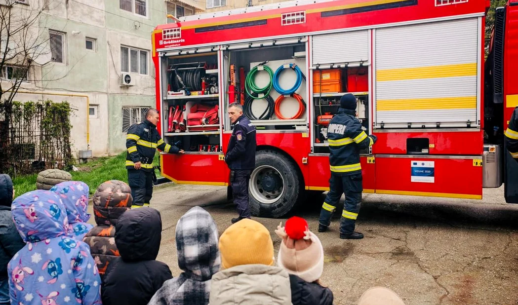 Pompierii au dispus evacuări FOTO arhivă FB ISU Constanța