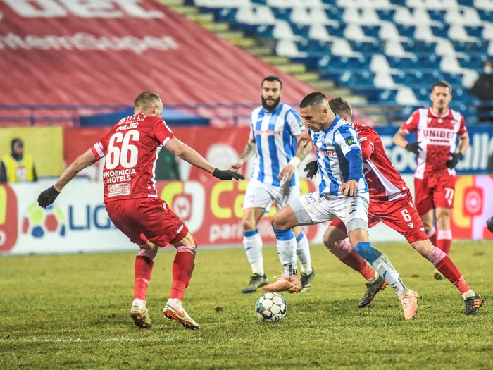 Jucătorii lui Poli Iași și FC Dinamo s-au înfruntat pe un teren foarte greuFoto: sportpictures.eu