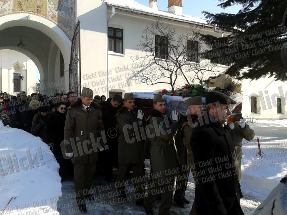 
    Marioara Murărescu, înmormântată cu onoruri militare (Foto:Click!)  
