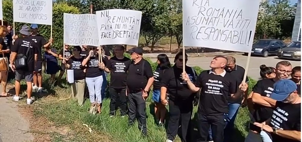 Scandal la un dealer auto din Arad. Zeci de clienți reclamă că au rămas fără bani și mașini