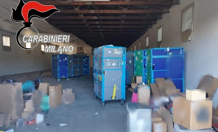 Peste 2.000 de colete destinate clienților Amazon au fost furate FOTO: Carabinieri Milano