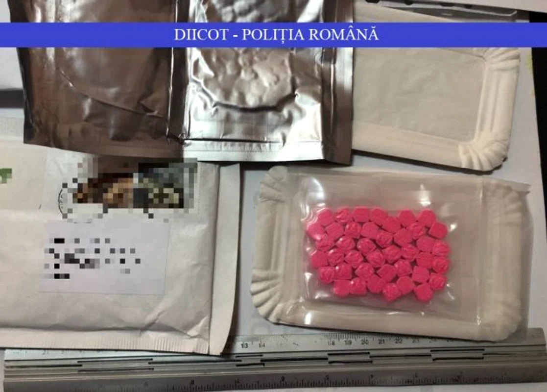 Droguri cumpărate de pe net de liceeni vâlceni prin Dark Net cu bitcoini Foto DIICOT - Poliţia Română 1