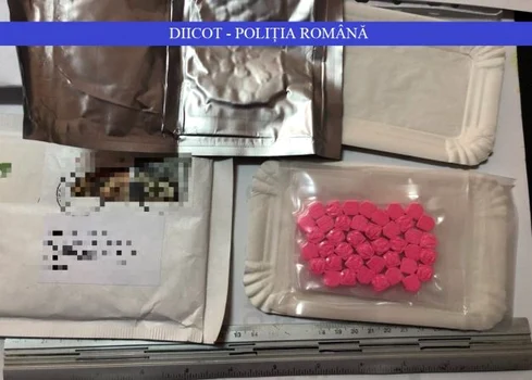 Droguri cumpărate de pe net de liceeni vâlceni prin Dark Net cu bitcoini Foto DIICOT - Poliţia Română 1