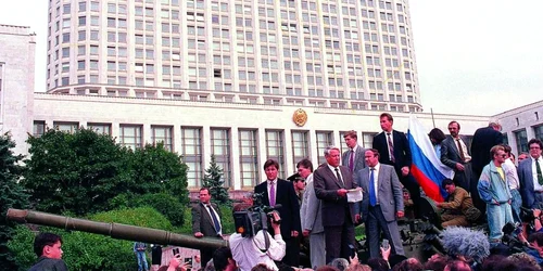 Calendar 19 august: 1991   Puciul de la Moscova: Mihail Gorbaciov a fost arestat la domiciliu, în Crimeea jpeg