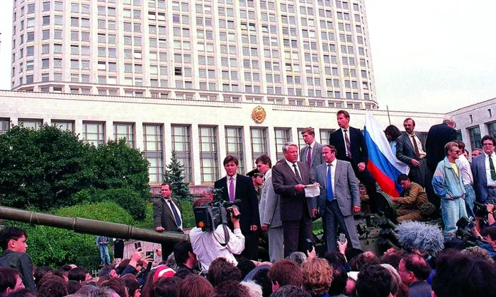 Calendar 19 august: 1991   Puciul de la Moscova: Mihail Gorbaciov a fost arestat la domiciliu, în Crimeea jpeg