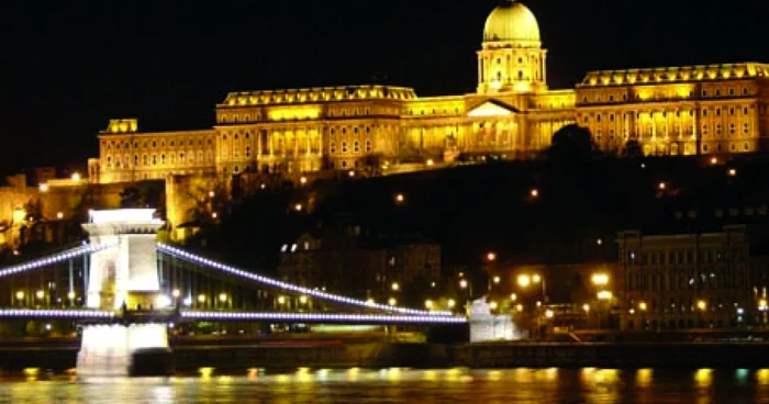 Budapesta atrage o mulţime de arădeni aflaţi în căutarea unei destinaţii romantice