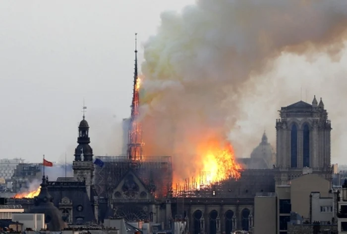 Catedrala de la Notre Dame a fost la 30 de minute de prăbuşire din cauza incendiului din 15 aprilieFoto: Profimedia