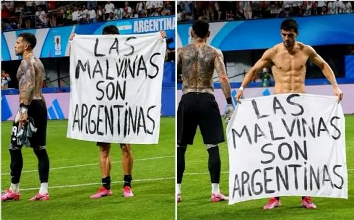 Jucătorii Argentinei au afișat un banner privind revendicarea Insulelor Falkland. FOTO: X