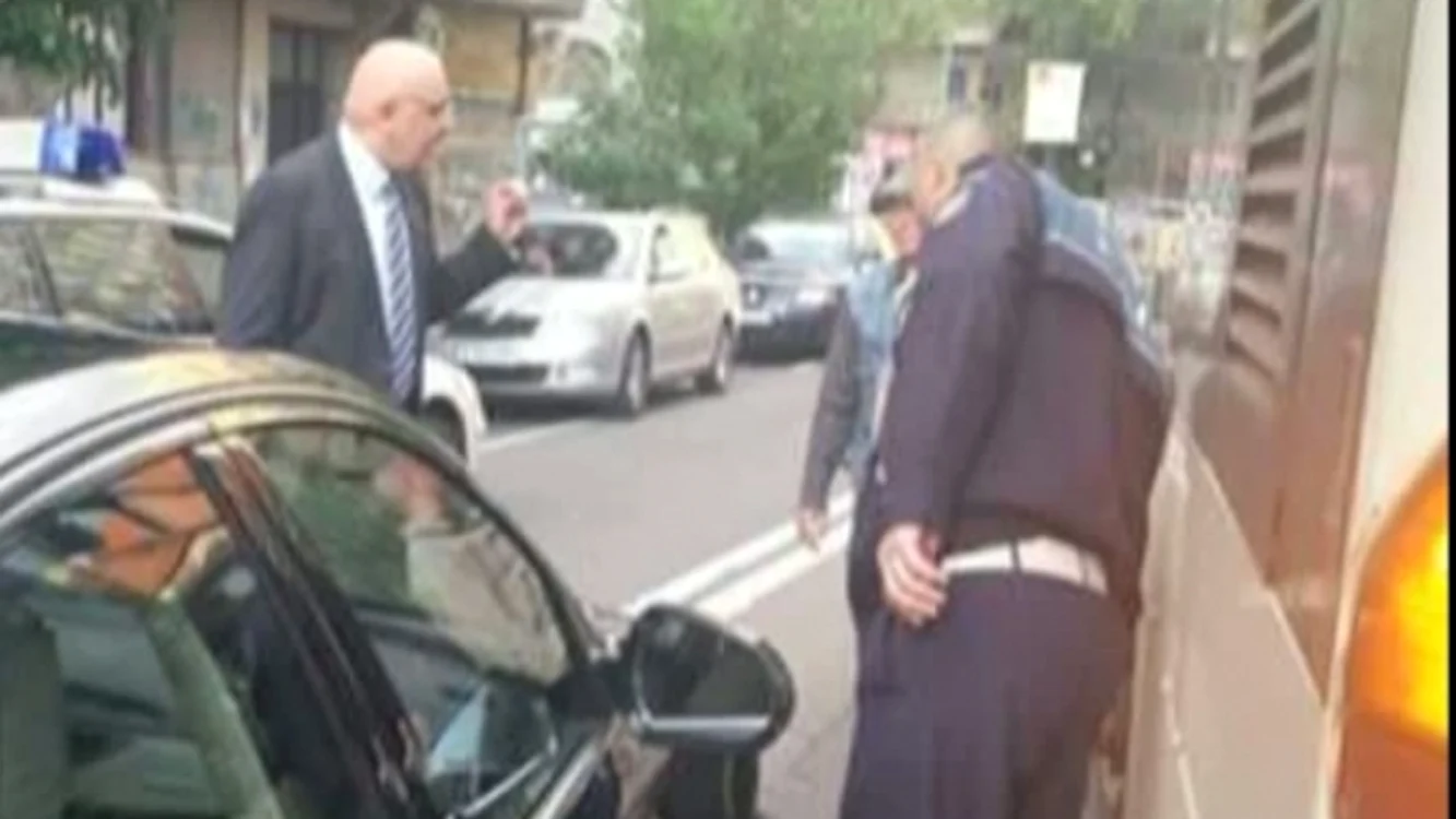 
    Raed Arafat spune că accidentul s-a petrecut din vina șoferului RATB  