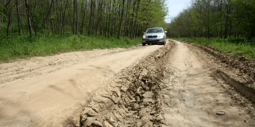 Drumurile naţionale de pământ FOTO Marian Iliescu