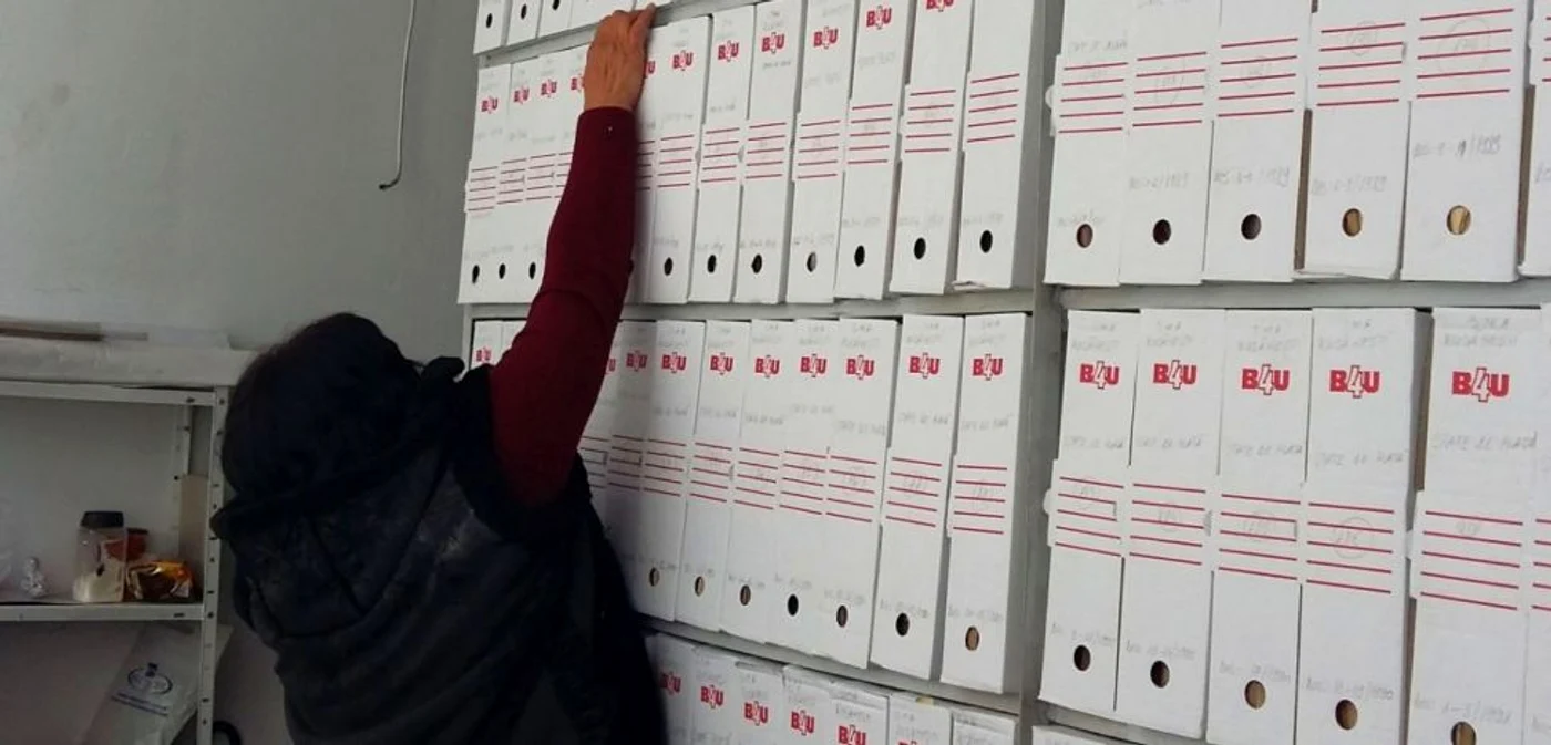 Arhivarii pierd o mulţime de timp căutând informaţiile din dosare FOTO C Crângan