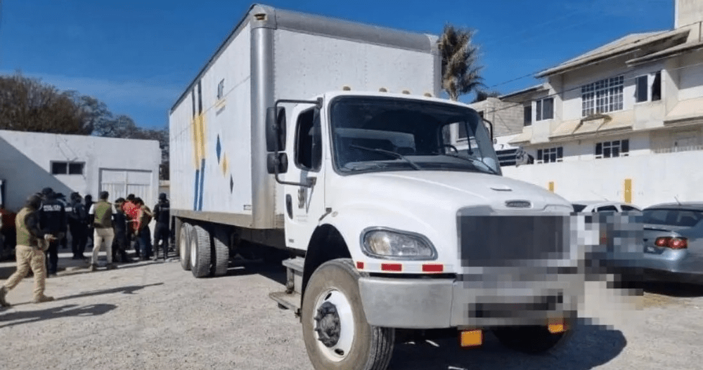 Peste 340 de migranți au fost găsiți în remorca abandonată a unui camion în Mexic