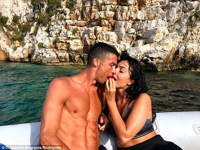 Cristiano Ronaldo şi logodnica sa, Georgina Rodriguez s-au distrat pe cinste în vacanţa din Grecia 