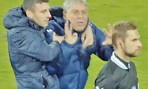 4 decembrie 2014,  l a certat pe arbitrul  Tudor la finalul meciului  Steaua – CS U Craiova, 1 0,  din Cupa României jpeg