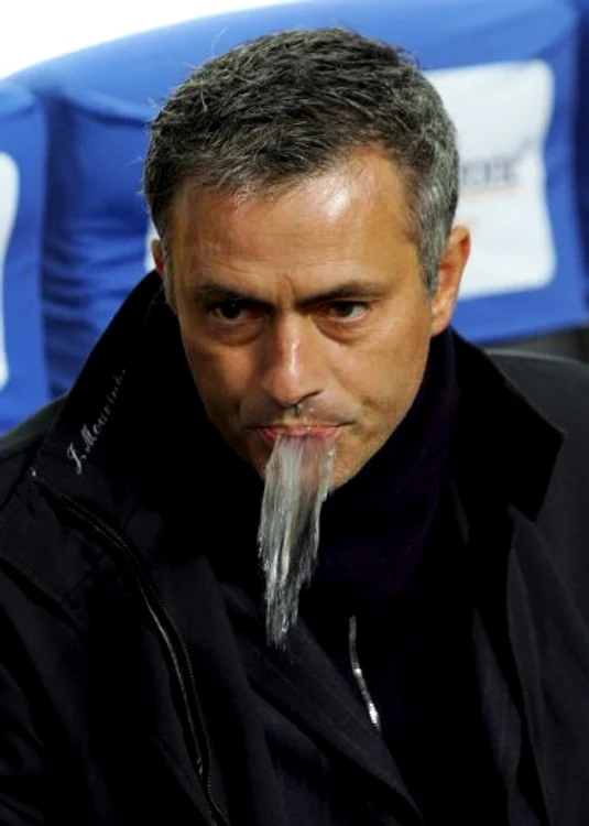Incredibil. Mourinho gesticulează că îşi bagă în venă (VIDEO)