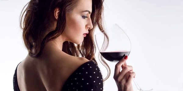 vin rosu pahar shutterstock