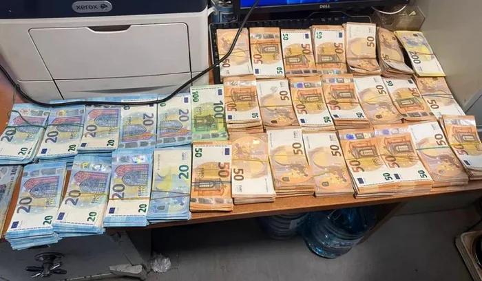 Un român și-a ascuns 120.000 de euro și 4.000 de lei în mașină / foto: Poliția de Frontieră Kosovo