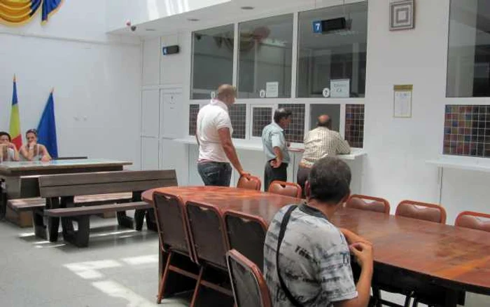 Documentele se vor elibera şi în ziua alegerilor parlamentare Foto:Adevărul