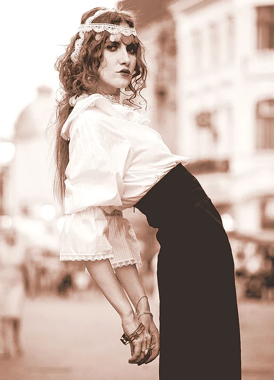 
    Iulia a purtat  pantofi cu toc  de 31 de centimetri  