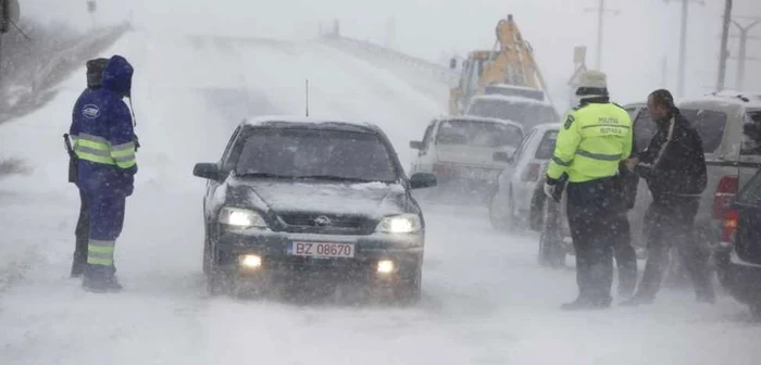 Poliţiştii de la Rutieră au sancţionat peste 2.000 de şoferi pe 31 decembrie 2014 FOTO Mediafax