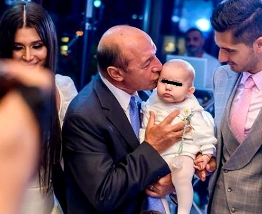 Traian Băsescu, „topit” după nepoțeii lui 