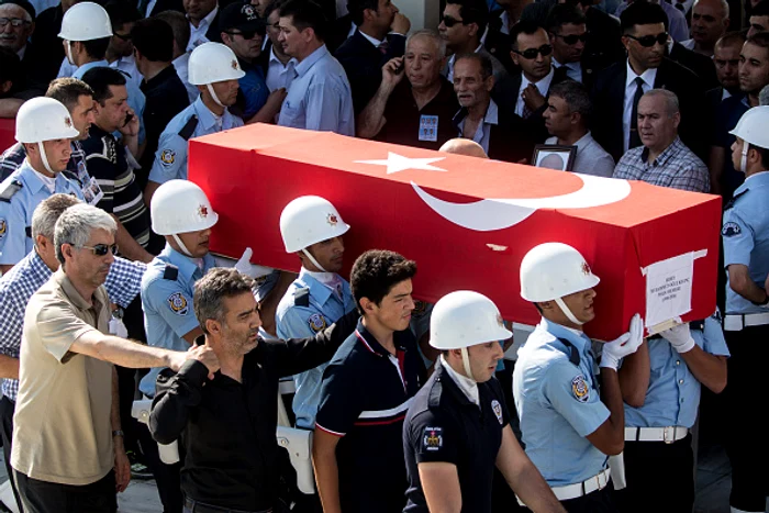 
    Bilanțul morților a ajuns la 290Foto: Getty  