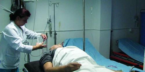 Bărbatul a suferit răni la ambele picioare