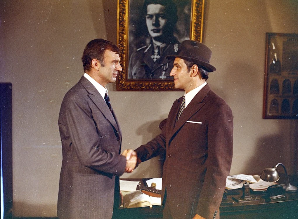 Roman (Ilarion Ciobanu), Miclovan (Sergiu Nicolaescu). protagonistul si regizorul Cu mainile curate