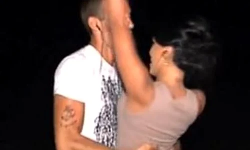 Primarul Constanţei nu a scăpat nici o ocazie de a o pipăi pe Adelina (captură: Kanal D) jpeg