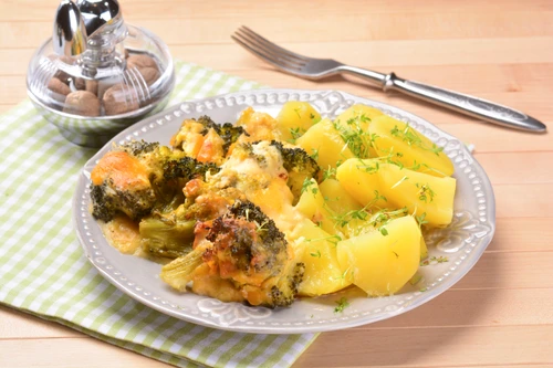 Broccoli gratinat cu cartofi natur jpeg