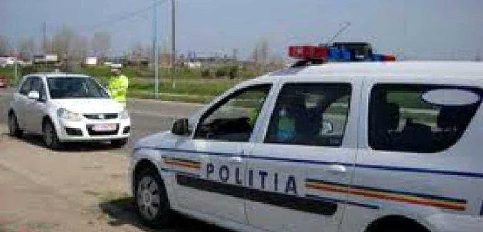 Polițiștii rutieri au reținut două permise de conducere