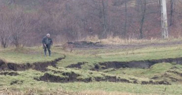Râmnicu Vâlcea: Alunecare de teren reactivată la Vlădeşti