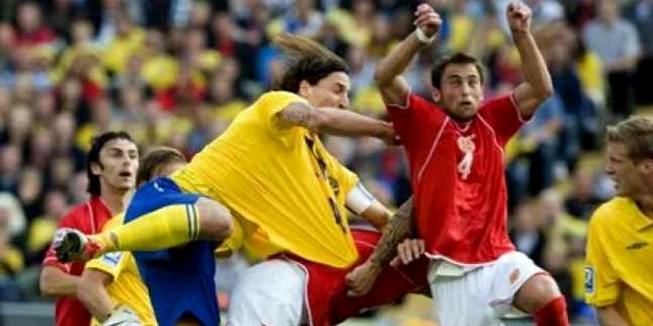Ibrahimovic, mai scump decât Ronaldo - Revista presei sportive