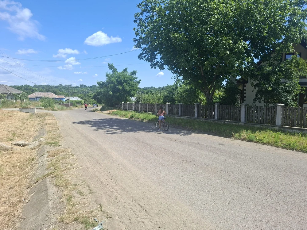 Pe ulițele din Cotu Miculinți