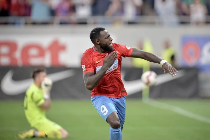 
    Harlem Gnohere a deblocat meciul cu Sepsi, a ajuns la şapte goluri marcate în opt meciuri, toate de importanţă vitală, şi a devenit indispensabil pentru vicecampioanăFOTO: Sportpictures.eu  