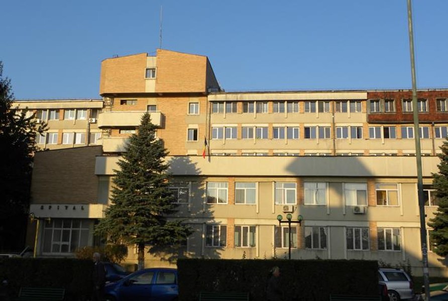 Un pacient a murit după ce s-a aruncat de la etajul 4 al Spitalului Municipal din Câmpina
