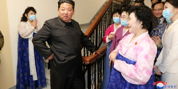Ri Chun Hee a primit un apartament de lux de la Kim Jong-un foto twitter
