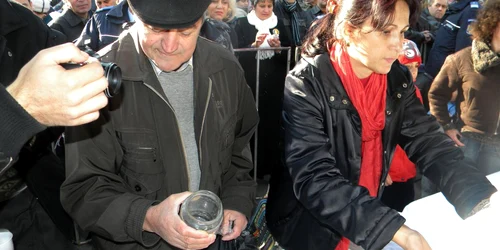 Un ploieștean a cerut și pentru acasă o porție de fasole