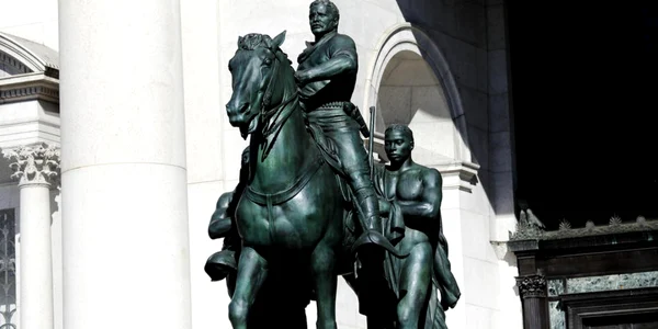 Statuia din New York a lui Theodore Roosevelt FOTO EPA-EFE