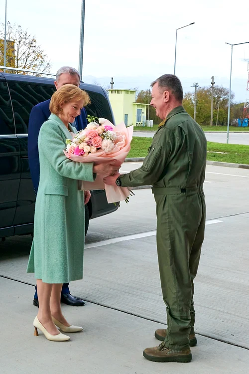 Margareta a Romaniei și Principele Radu în vizita la baza aeriana 86 Borcea, Foto Casa Regala a Romaniei 9 jpg