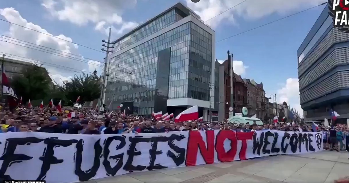 Mii de oameni au protestat în 22 de orașe din Polonia față de violențele asupra refugiaților ucraineni