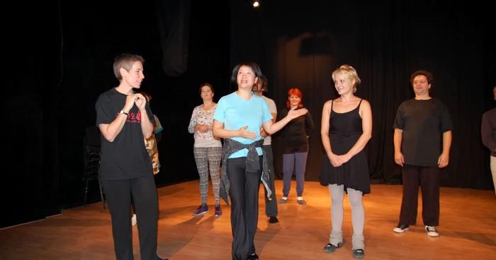 Studenţii au exersat teatru muzical cu profesori veniţi din China. Foto: Adevărul