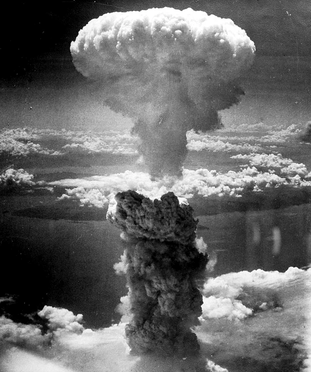 Ciuperca atomică de la Nagasaki, Japonia, 9 august 1945. FOTO Charles Levy - U.S. National Archives 