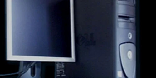 Copiii au furat trei monitoare şi o unitate centrală 