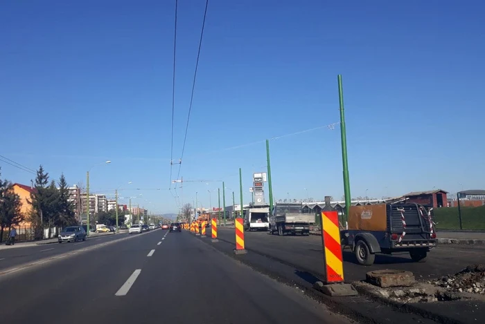 În prezent, lucrările de lărgire a străzii 13 Decembrie se derulează pe tronsonul din dreptul stadionului. Foto: Ionuţ Dincă