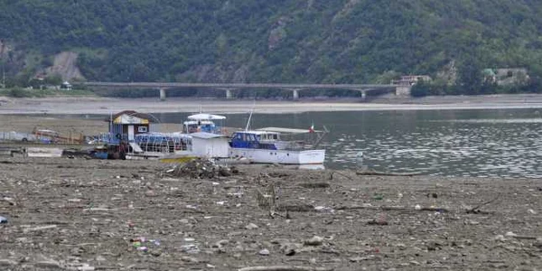 lacul golit de la orsova FOTO Corina Macavei 