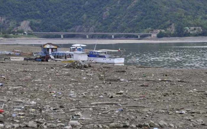 Ambarcatiunile au ramas pe uscat FOTO Corina Macavei