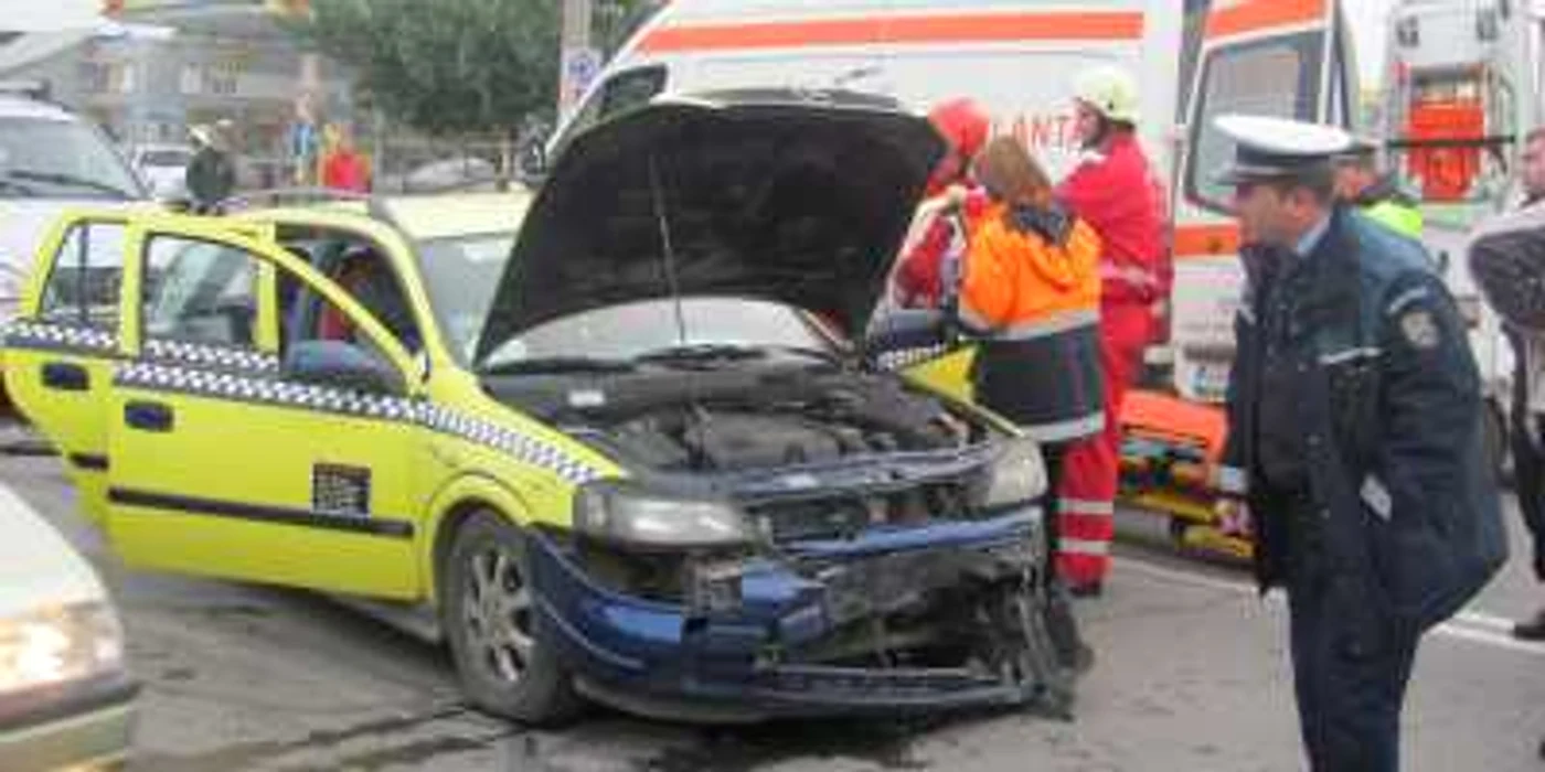Nici taxiurile nu au scăpat de accidentele grave
