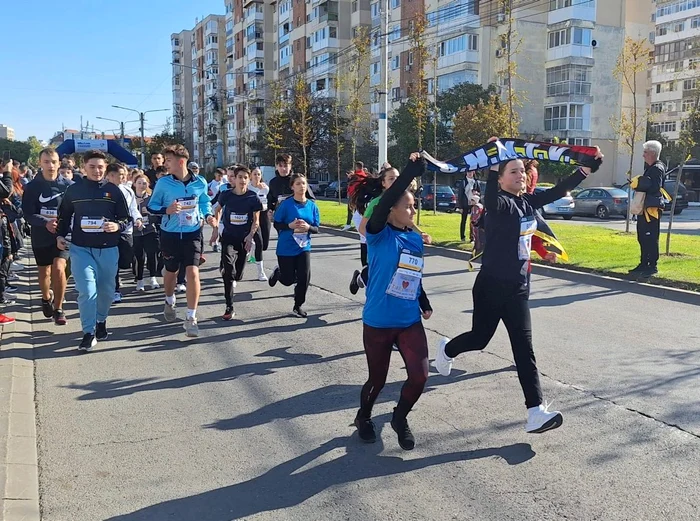 Elevii Colegiului Național Militar, la semimaratonul Craiovei FOTO: arhiva R.G.