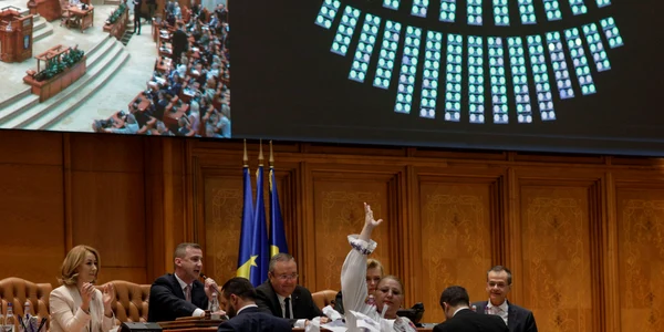 Vot eliminare pensii speciale parlament Sosoaca Ciuca FOTO INQUAM Photos Octav Ganea (1) jpg